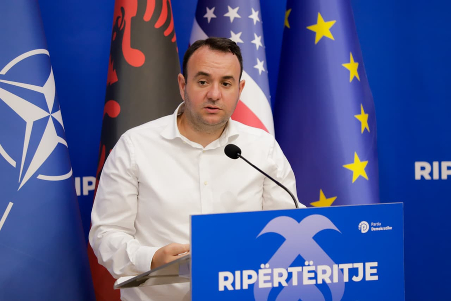 Balliu publikon videon  Shikoni si merren zvarrë  dhunohen dhe goditen me grushta protestuesit nga policia e pushtetit
