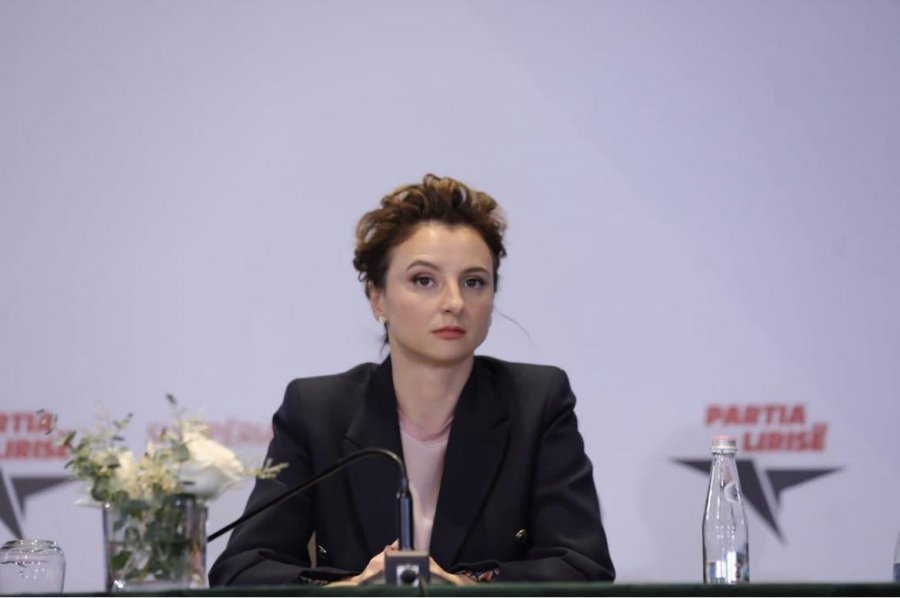 4-9-milione-euro-per-nje-shkolle-me-5-klasa-me-pak-xhixho-arsimi-falas-vetem-ne-leter