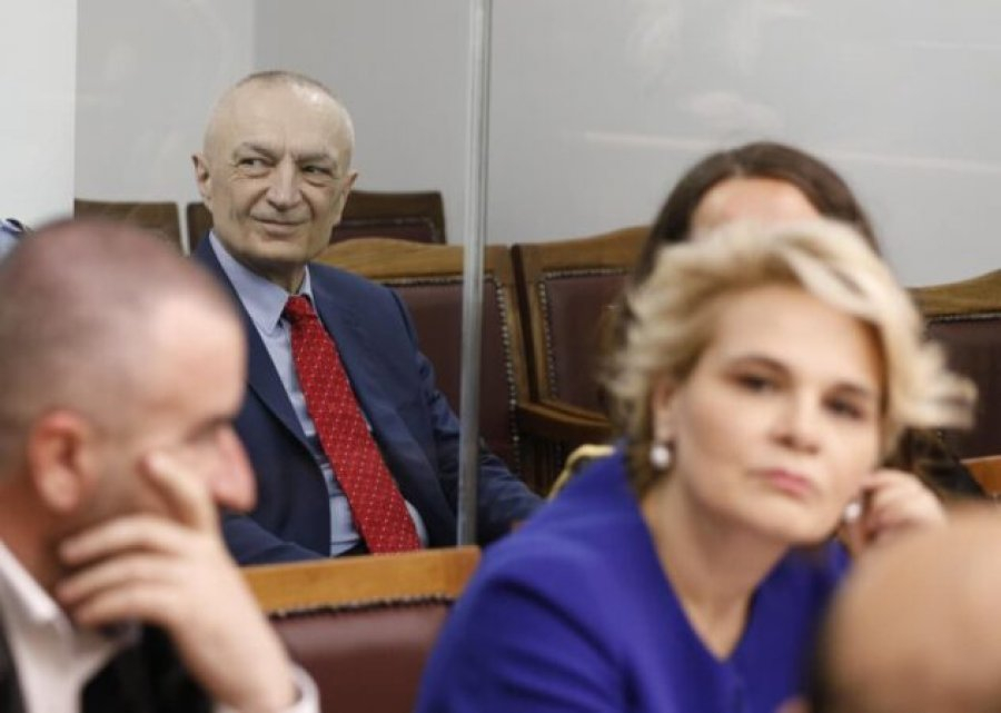 Greva e mbrojtjes  GJKKO vendosi që gjykimi ndaj Metës dhe Kryemadhit të vijojë edhe pa praninë e avokatëve