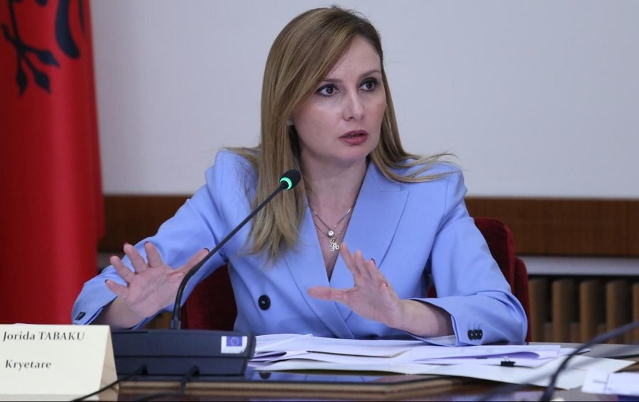 tabaku-rama-po-pergatit-kayo-n-e-shendetesise-shqiptaret-paguajne-gjysmen-e-fatures-nga-xhepi