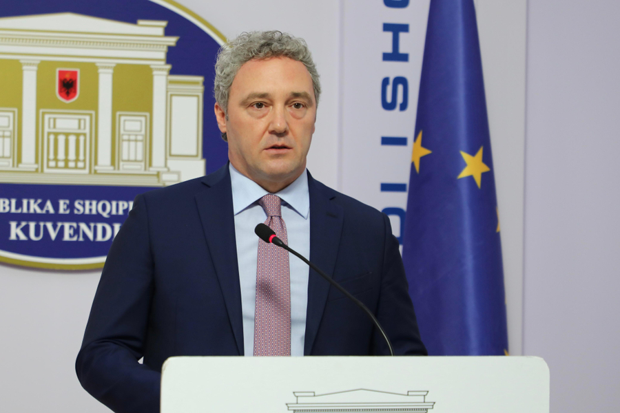  Paniku i një pushteti në rënie   Spahia  Po kërkohet rrugë shpëtimi për të korruptuarit