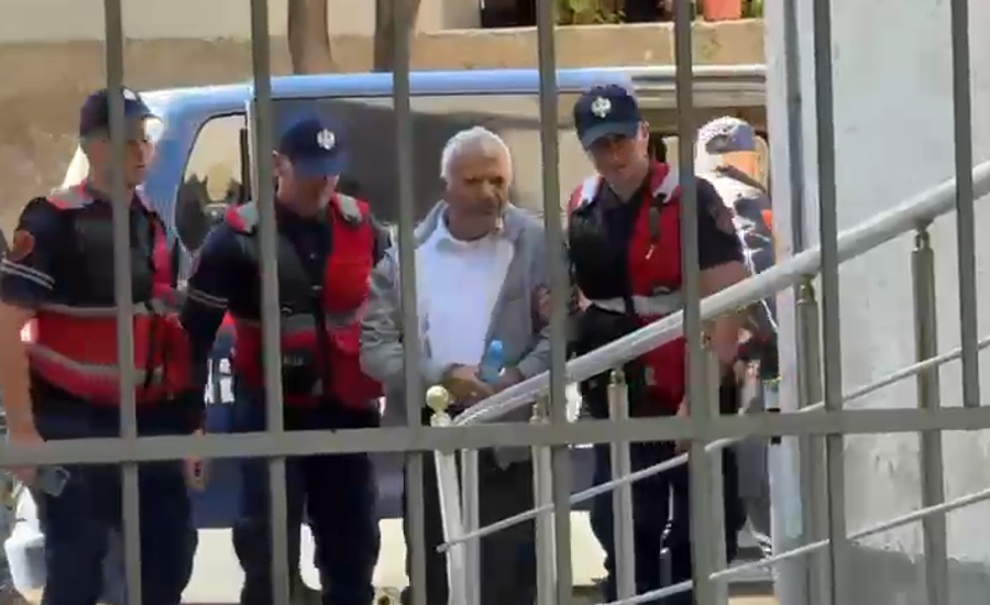I dërgoi mesazhe erotike 13-vjeçares/ Mbërrin në gjykatën e Fierit, mēsuesi 60- vjeçar