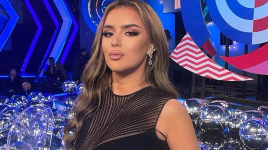FOTO  Antonela Berisha  Nuk jam unë në videot e Adi Hilës  vajza që shfaqe ka    