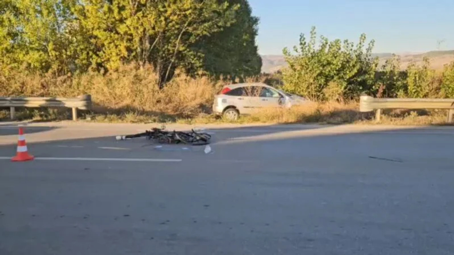 Përplasja fatale në Korçë  Humb jetën 60 vjeçari  plagoset efektivi i policisë