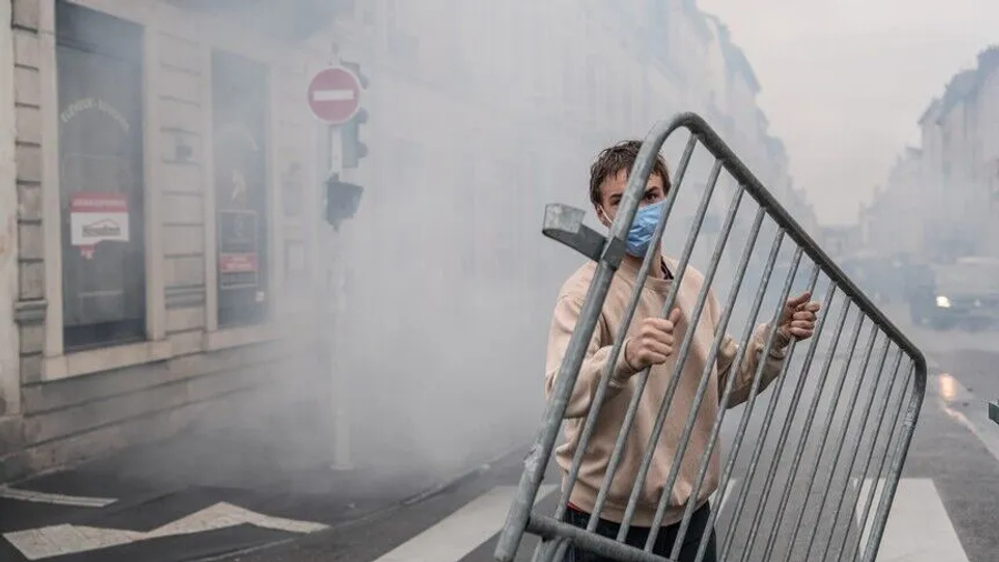 Protestat studentore përshkallëzohen në Francë  mbyllen deri në 500 shkolla