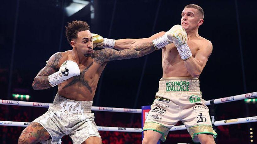 Whittaker mbron titullin botëror pas një finaleje dramatike ndaj Wallace