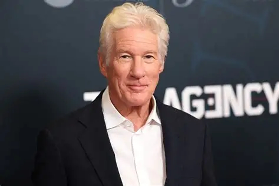  Jo kampeve si ato të Gjadrit   Aktori Richard Gere  Emigracioni mund të menaxhohet dhe pa kushte çnjerëzore