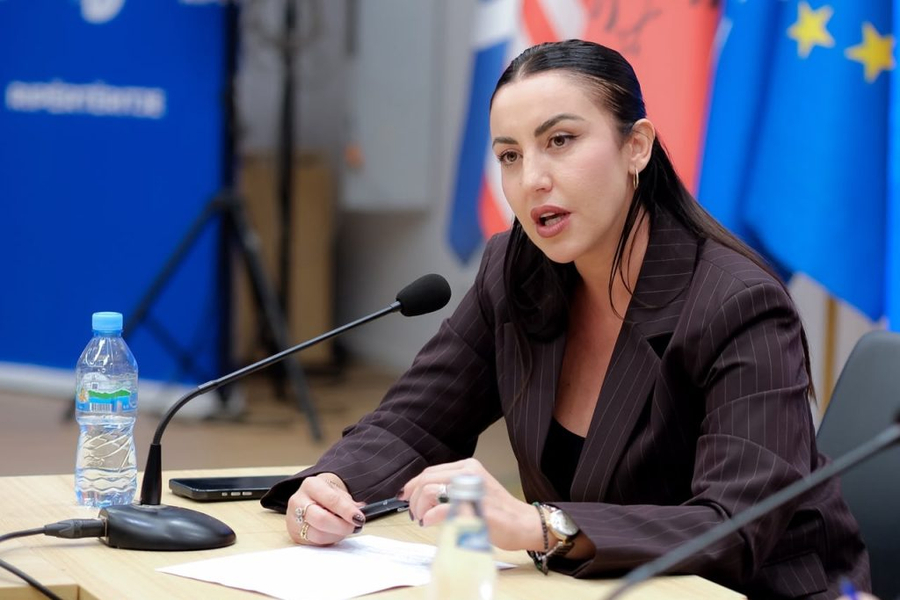  IA  pjesë e një qeverisjeje moderne   Kele  Teknologjia mund të manipulojë  përgjegjesia bëhet më e gjurmueshme