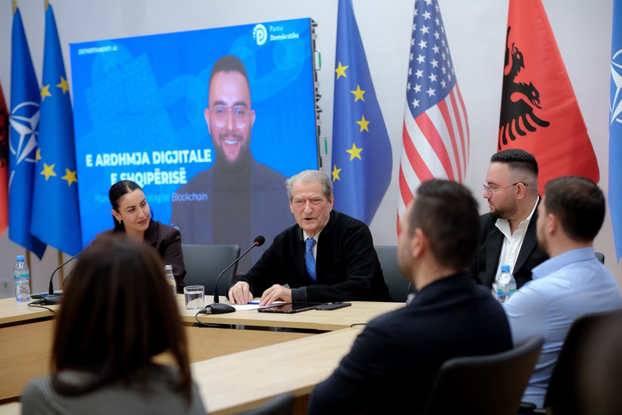 Berisha: AKSHI u kthye në qendrën e tenderave sekretë, ‘balozi i zi’ i Ramës mori në dorë qindra milionë euro të taksapaguesve
