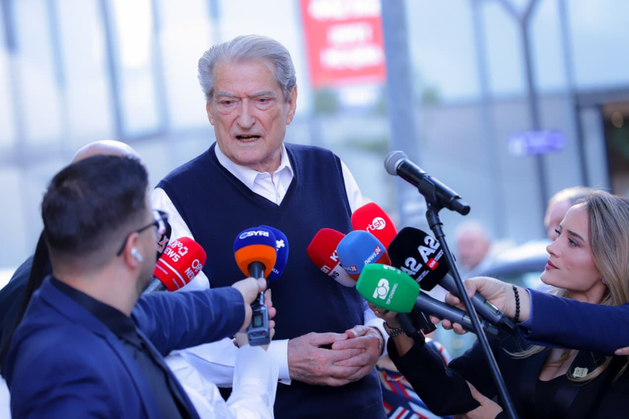 Berisha  Agasi Hyseni kanë nisur të flasin   Qëllimi i ndryshimeve ligjore  telefonat e Ramës  Lindës  Olsit   