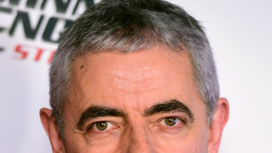 rowan-atkinson-rikthehet-ne-skene-pas-40-vitesh-me-shfaqje-te-re-komike