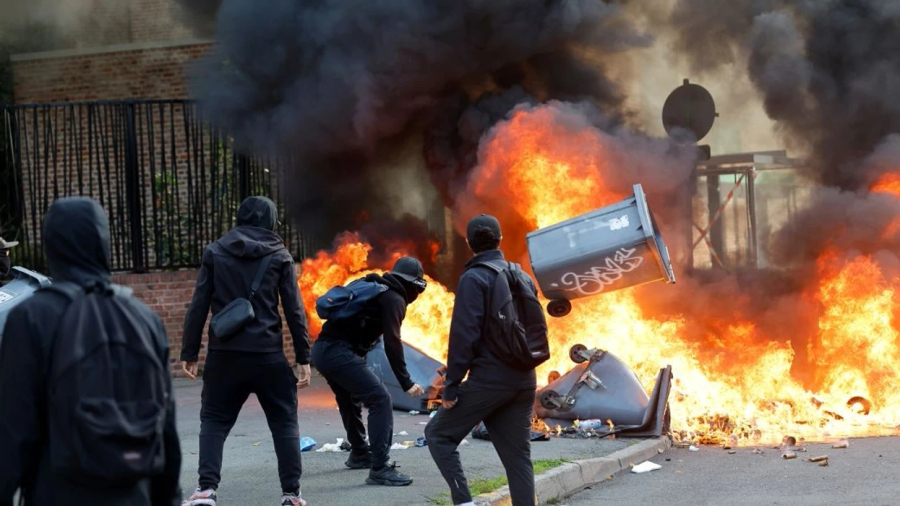 protestat-ne-france-nje-nxenes-humb-doren-pasi-kapi-nje-granate-tymuese-nga-policia