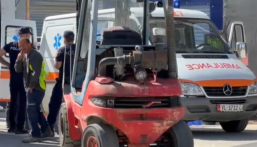 E rëndë në Vlorë  E zënë poshtë materialet  humb jetën punonjësi