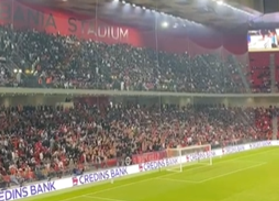 Stadiumi  Air Albania  oshëtin nga thirrjet e kuqezinjve  Tifozët në kor  Rama jepe dorëheqjen