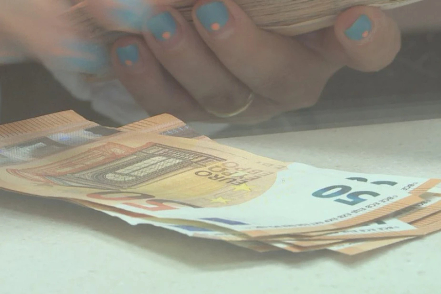 400 mijë euro të falsifikuara, zbulohet laboratori ilegal në zemër të Napolit