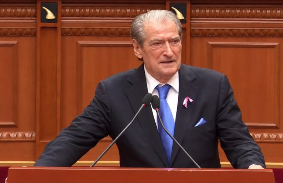 Berisha  Xhaçka ka luajtur kontrabandën e armëve me të shoqin kur ishte ministre e Mbrojtjes  Po asgjësoni 15 bashki