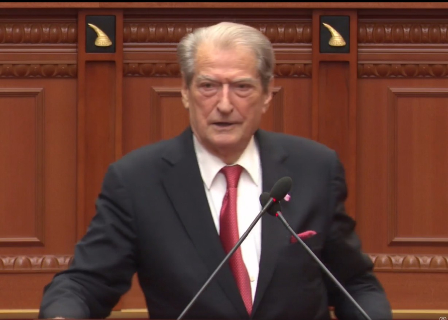 Berisha  Xhaçka ka luajtur kontrabandën e armëve me të shoqin kur ishte ministre e Mbrojtjes