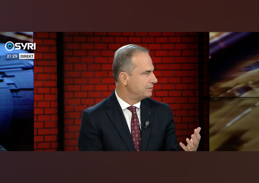 VIDEO  Kush ju ka sjellë  kryetari apo qytetari    Boçi deputetëve të PS  Keni ardhur në Parlament për t u bindur