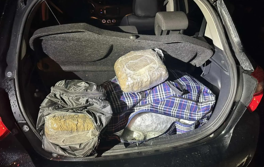 Dyshohet se ishin nisur nga Saranda  kapen në Greqi 36 kg marijuanë