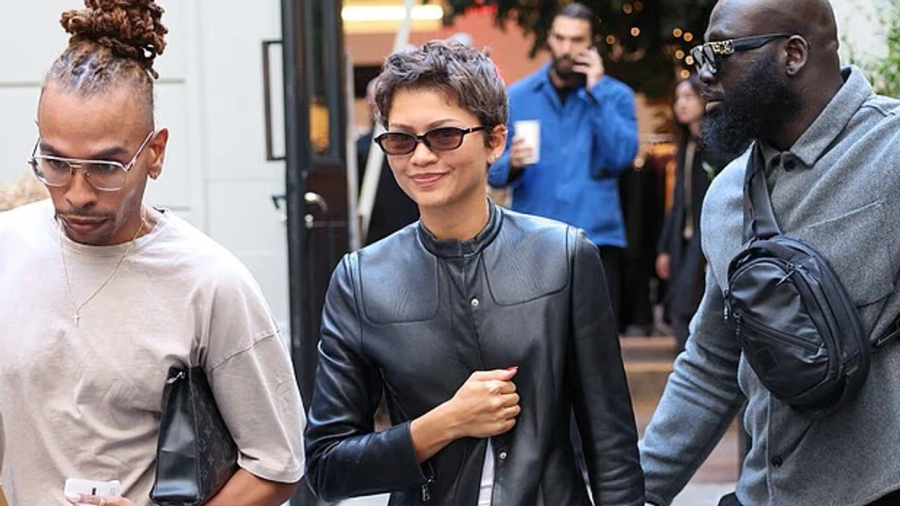 Me pallto Prada dhe këpucë Maison Margiela  Zendaya spikat gjatë blerjeve në Paris