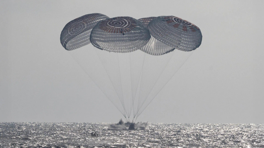 NASA rikthen astronautët në Tokë pas 160 milionë kilometrash udhëtim në hapësirë