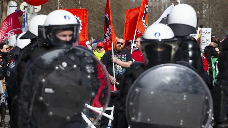 30-mije-njerez-i-bashkohen-protestes-kunder-masave-shtrenguese-ne-bruksel