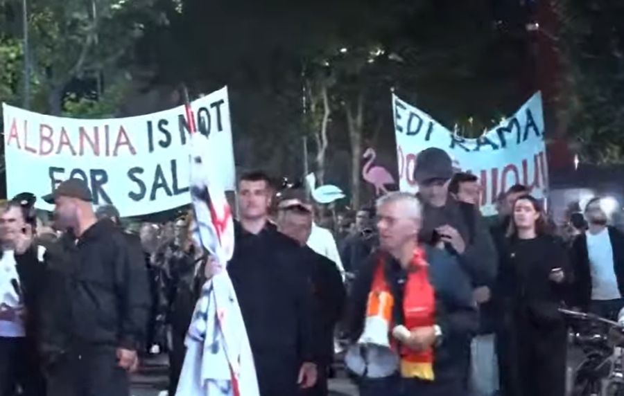Mbyllet protesta e 132 të kundër qeverisë  qytetarët  Arrestoni Ramën
