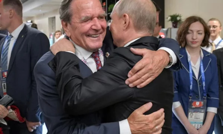 Ish kancelari gjerman  Schroder ftohet në ditëlindjen e Putinit