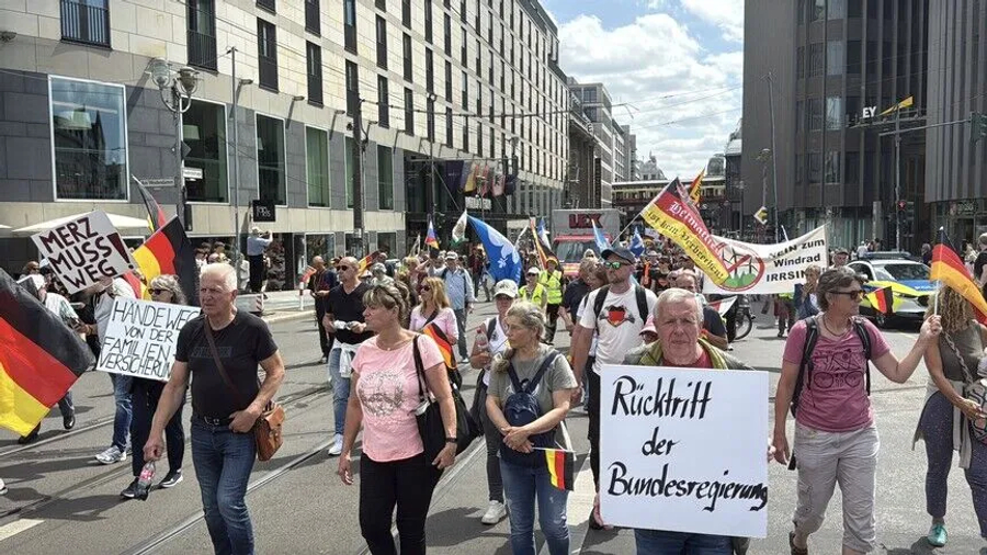 Mijëra njerëz protestojnë në Berlin kundër Merz  Të dorëhiqet qeveria 
