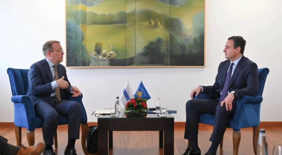 kurti-me-komisionerin-e-osbe-se-ngre-shqetesimin-per-diskriminimin-e-shqiptareve-ne-presheve-bujanoc-dhe-medvegje