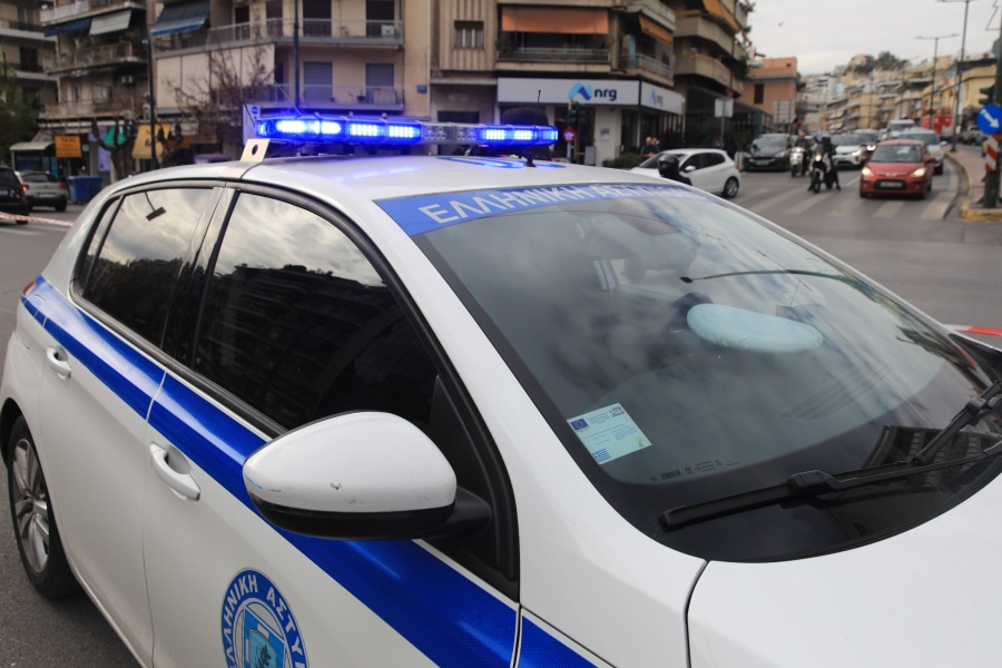 I kërkuar për vrasje  kapet në Greqi 19 vjeçari  dy të tjerë në pranga