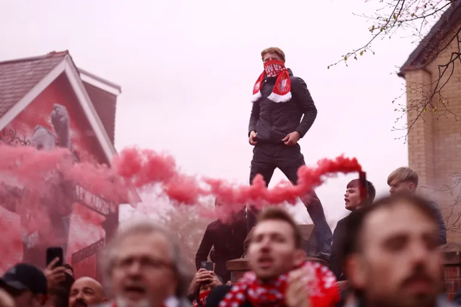 tensione-para-liverpool-manchester-city-tifozet-pergatisin-pritje-armiqesore-per-kampionet