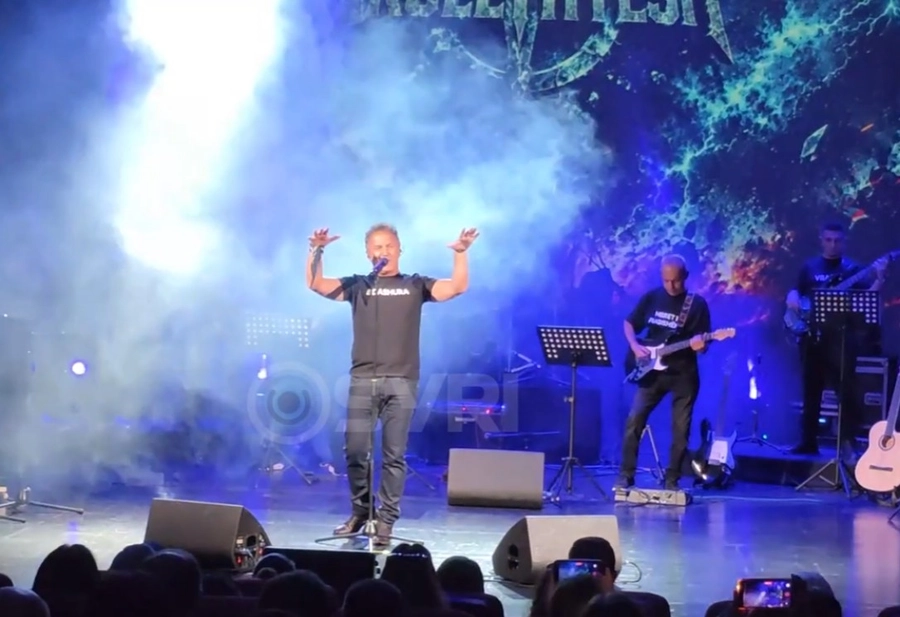 video-syri-tv-akullthyesit-rikthehen-ne-elbasan-shfaqja-e-rock-ut-bashkon-brezat