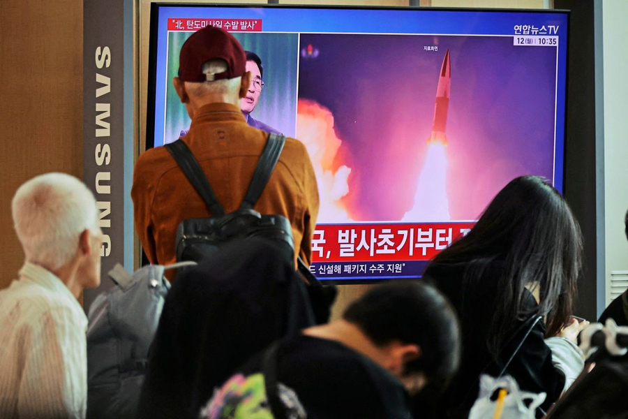 Koreja e Veriut lëshon raketa balistike drejt Detit Lindor