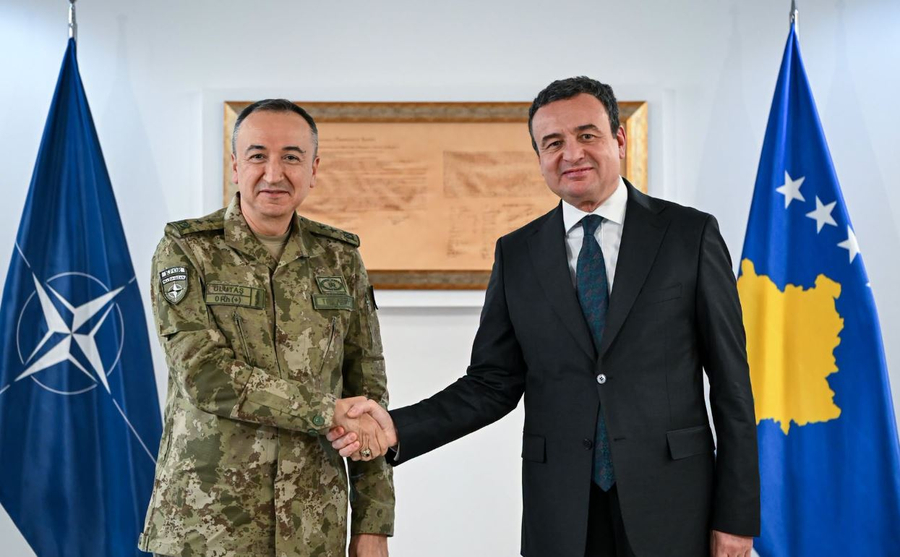Kurti në takim lamtumirës me komandantin e KFOR it  Ulutash largohet nga Kosova si mik