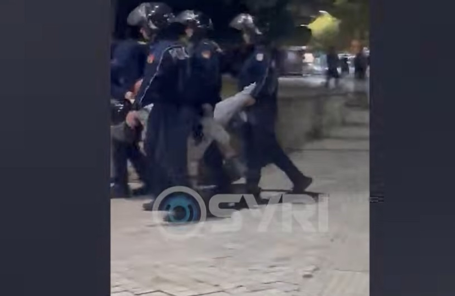 VIDEO  Me këmbë të thyer dhe pa ndjenja  i riu ndodhet në sallën e operacionit