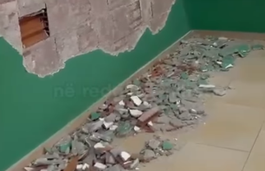 Rrezik për nxënësit  Shemben muret e shkollës te Fresku në Tiranë