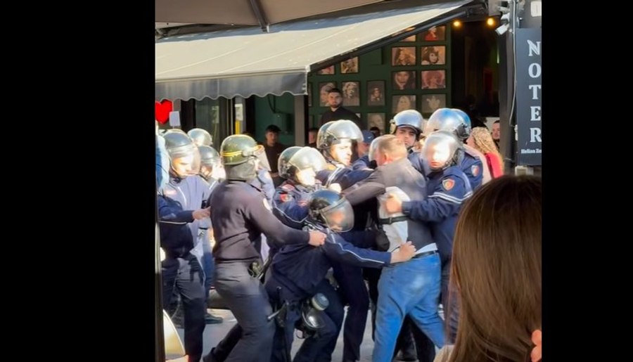 Protesta para ministrisë  10 policë dhunë barbare ndaj një studenti