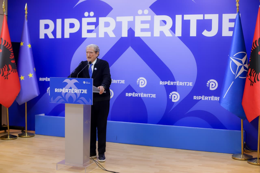 VIDEO  Berisha  Nesër në orën 14 00 të gjithë te Ministria e Arsimit  Studentët kanë nevojë për mbështetjen e qytetarëve