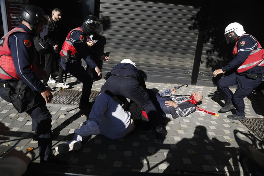 Gazetari: Protesta e studentëve nuk do ndalet deri në largimin e Ramës! Sot edhe më shumë