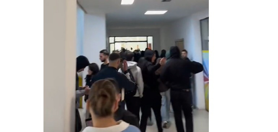 Protestës i bashkohen dhe studentët e Fakultetit të Ekonomisë dhe Filologjikut
