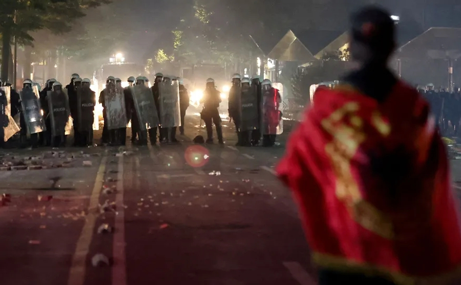 Gazeta gjermane: Përshkallëzohet revolta studentore në Shqipëri, kërkohet dorëheqja e Ramës