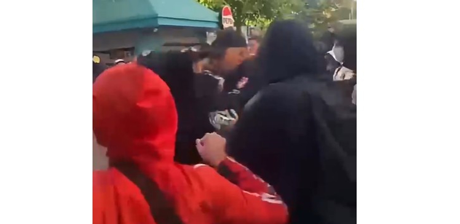 Policia nis dhunën ndaj gjimnazistëve të  Petro Nini Luarasi 