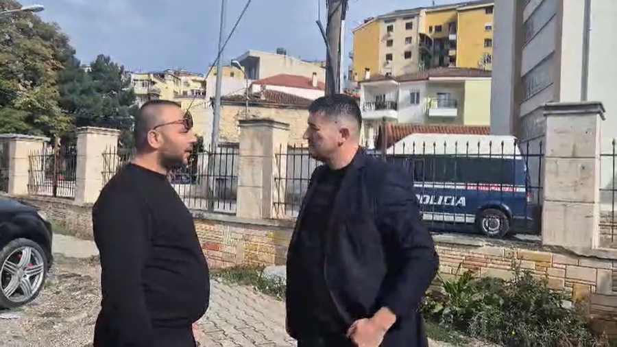 PD në Komisariatin e Korçës  Kreka  24 të rinj të shoqëruar nga policia  mes tyre edhe 14 vjeçarë