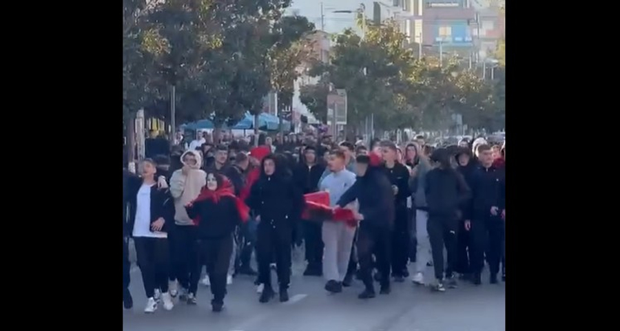  Rama jepe dorëheqjen   Gjimnazistët e Tiranës dhe Kamzës bojkotojnë mësimin do i bashkohen protestës së studentëve