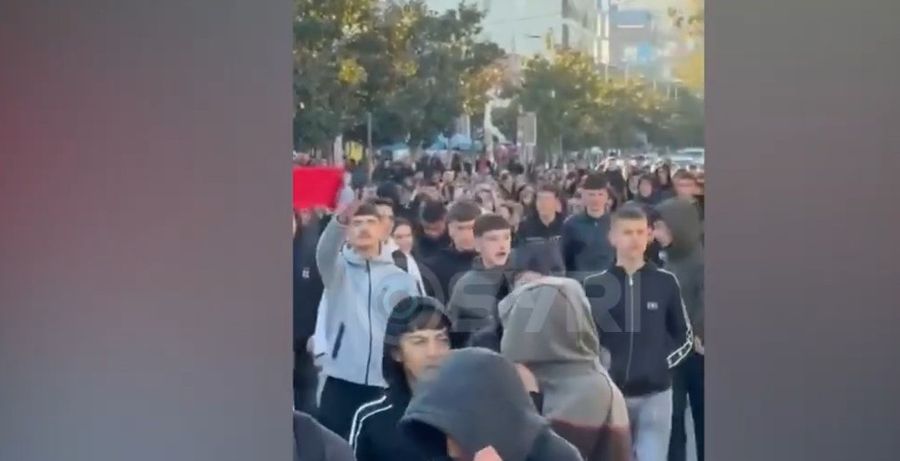 VIDEO  Shikoni marshimin e gjimnazistëve të Kamzës drejt Tiranës për në protestë  Hajde të gjithë së bashku 