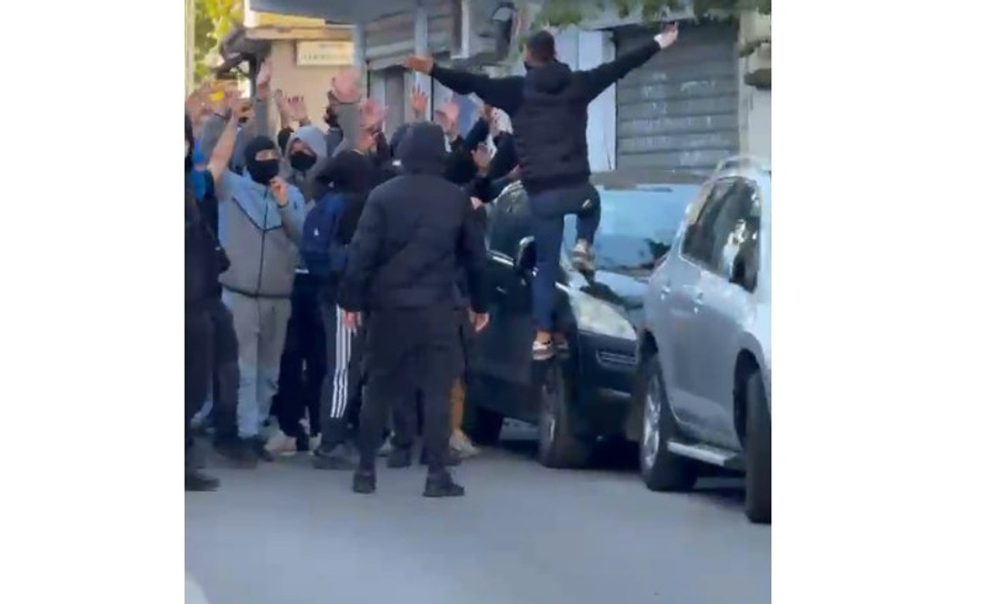 Gjimnazistët bojkotojnë mësimin  Rrugët e Tiranës plot  do i bashkohen protestës  Shikoni pamjet