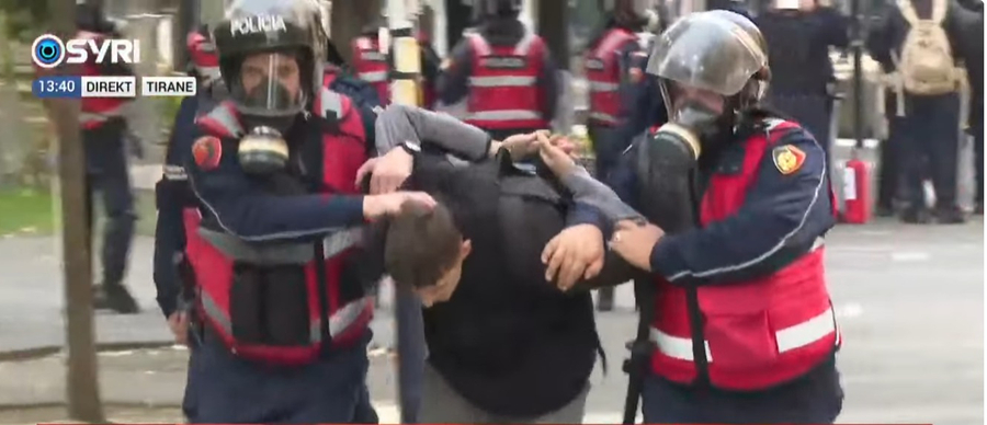 pamjet-dramatike-nga-dhuna-policore-ndaj-14-15-vjecareve-ne-tirane
