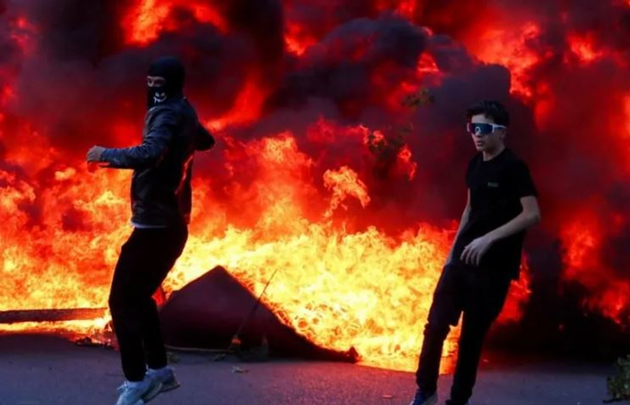 Protestat në Tiranë  BBC  Studentët në revoltë kundër qeverisë  përplasen me policinë