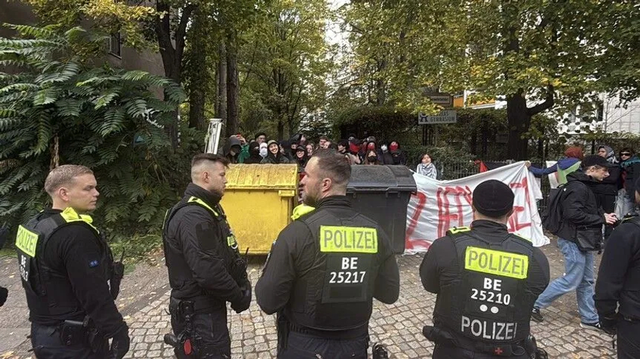 nxenesit-bllokojne-shkollat-ne-berlin-ne-solidaritet-me-protestat-studentore-ne-france